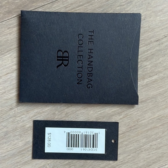 The Handbag Collection at Banana Republic - Picture 3 of 13